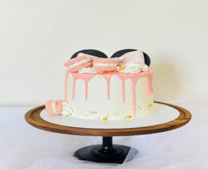 Minnie Mouse-Inspired Cake